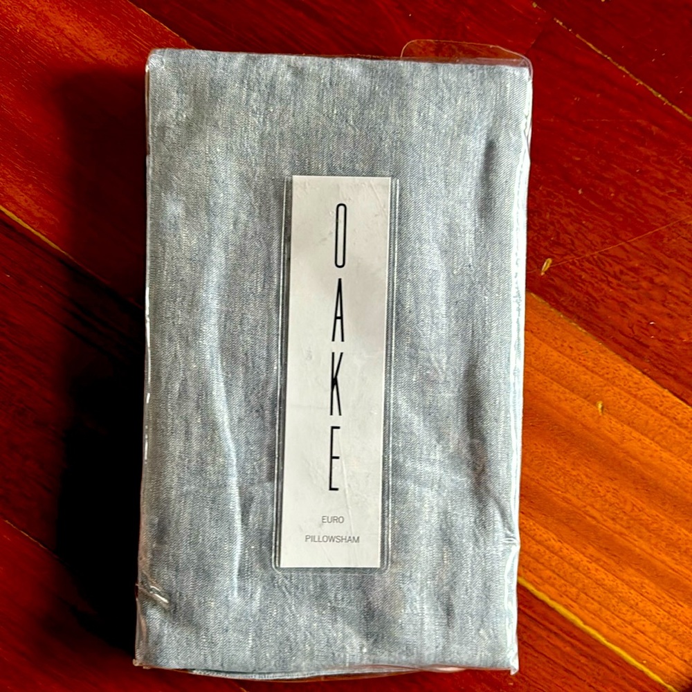 - Oake 100% Linen Euro Pillowsham 26” x26” Yarn Die NWT Blue